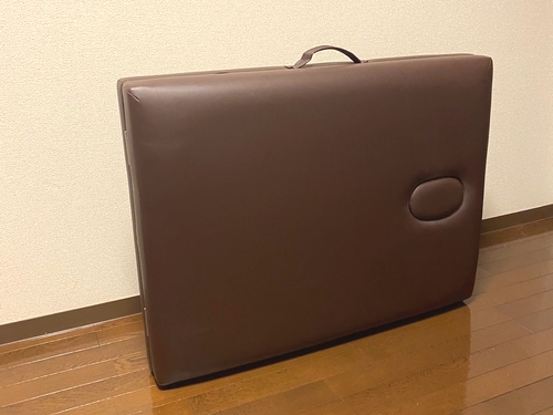 折り畳んだ施術台